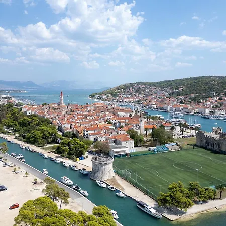 With Parking Space - 24640 Lägenhet Trogir